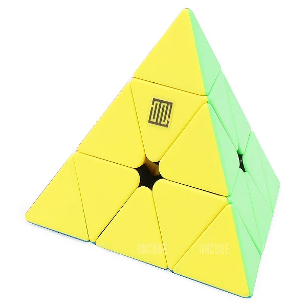 Imagem de um cubo pyraminx. Ele estará presente como modalidade nas competições de cubo mágico em fevereiro de 2024